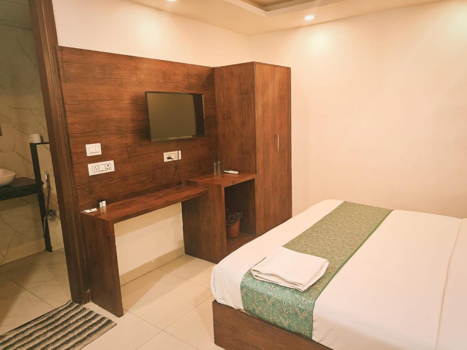 Le Mount Plaza Delhi Igi Airport Hotel New Delhi
